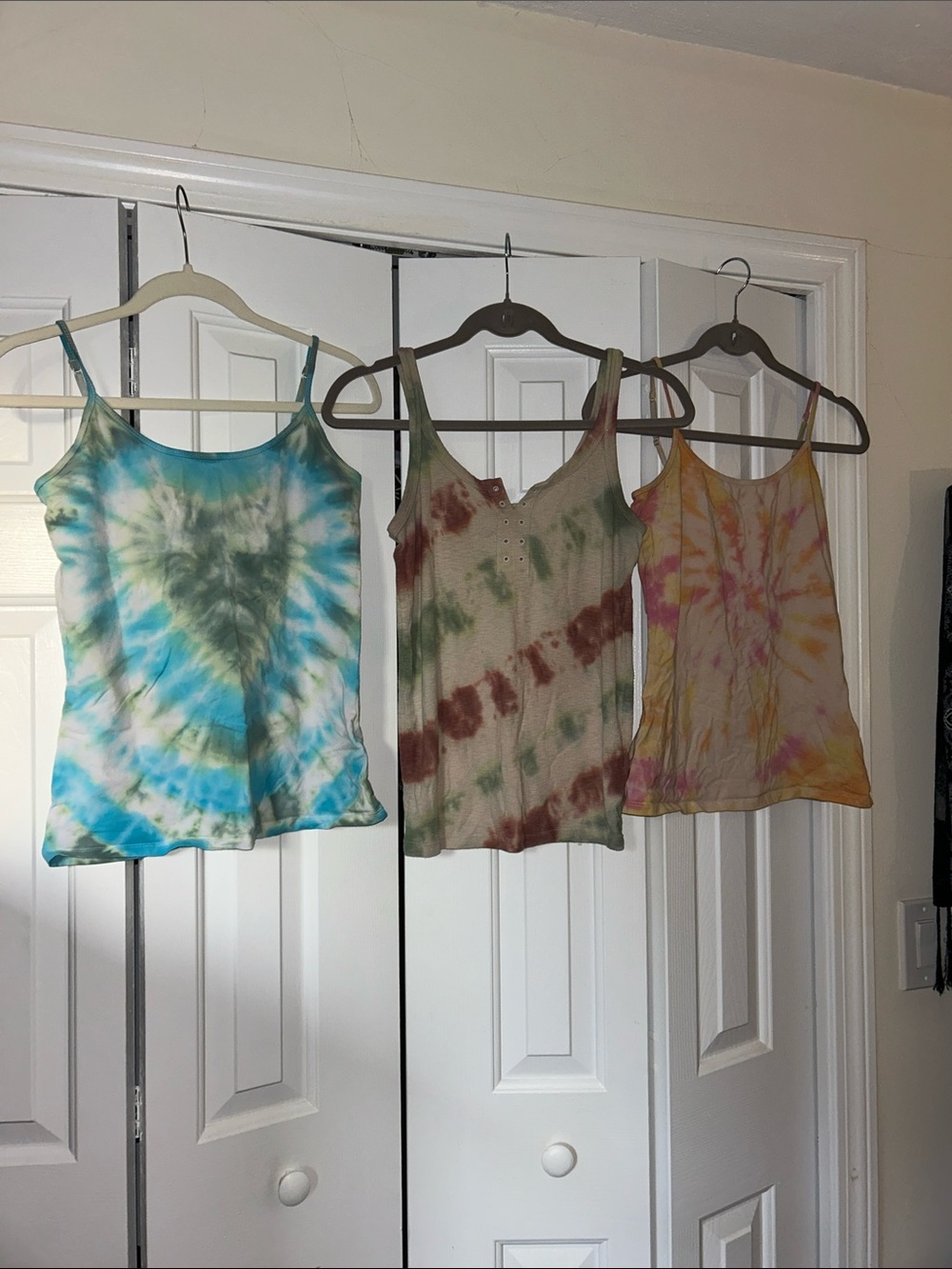 Bundle of 3 Tie-Dyed Tanks Size M